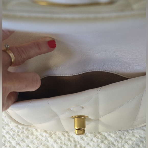 Coach Cream Quilted Shoulder Bag with Gold Chain - Picture 13 of 15